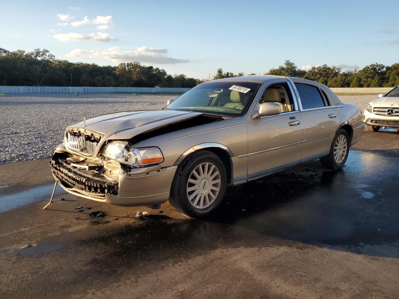LINCOLN TOWN CAR S 2005