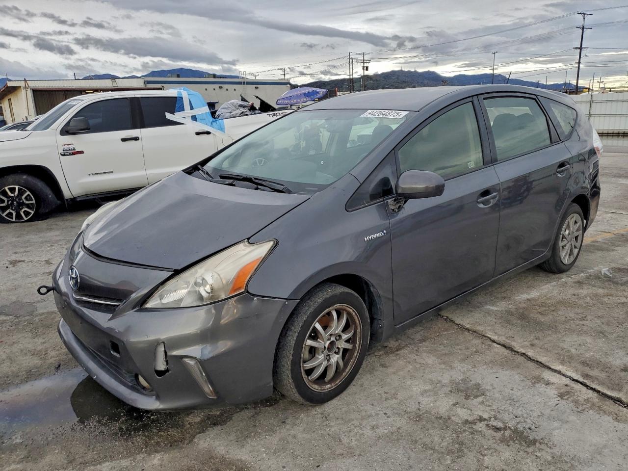 TOYOTA PRIUS V 2012