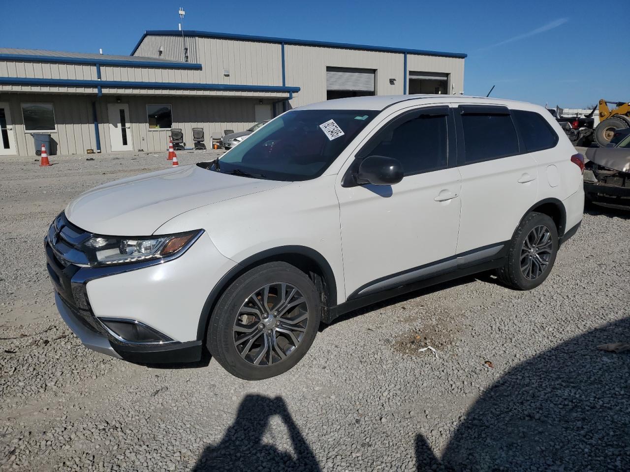 MITSUBISHI OUTLANDER 2016