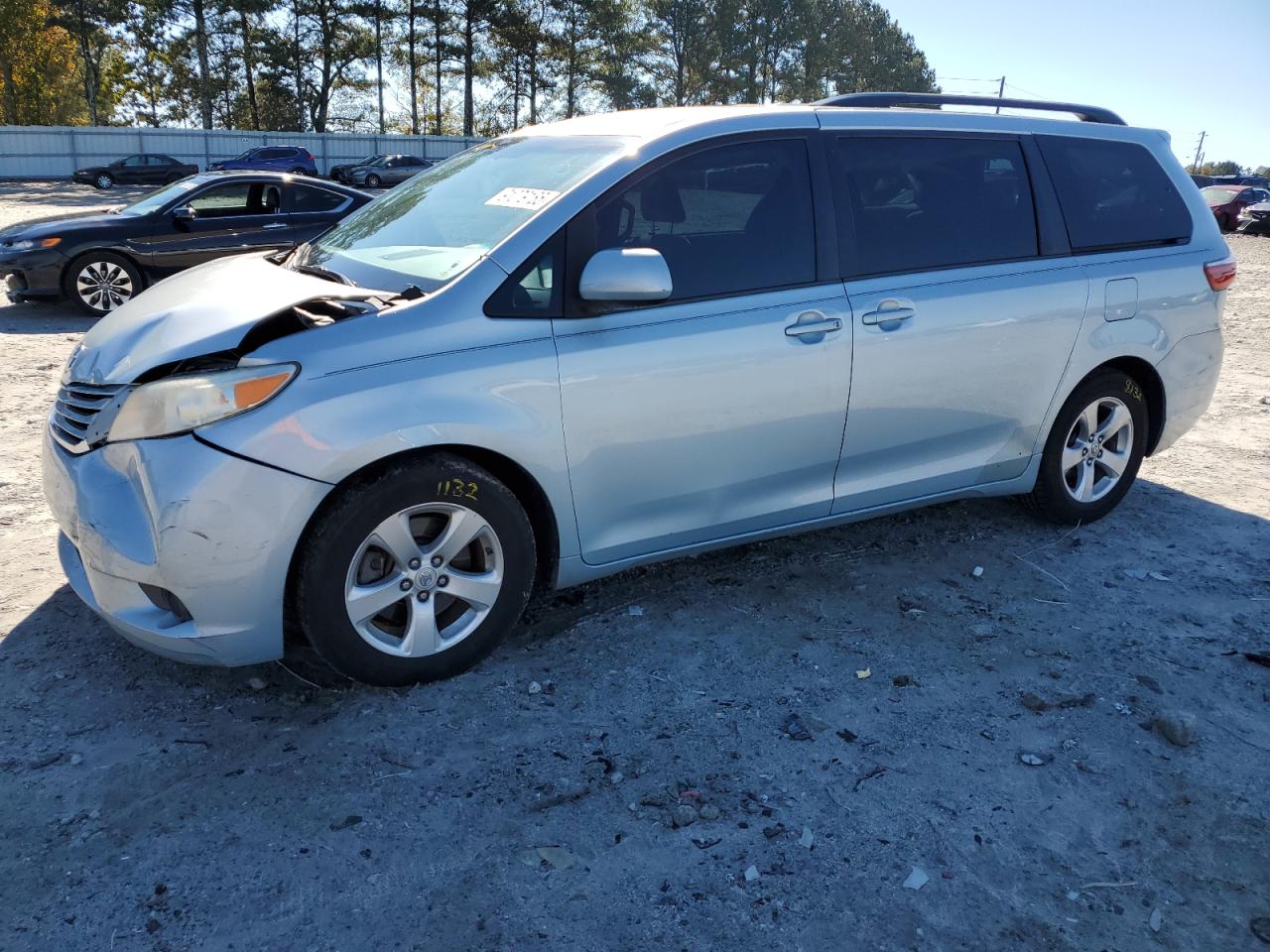 TOYOTA SIENNA LE 2016