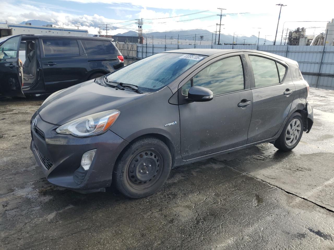 TOYOTA PRIUS C 2016