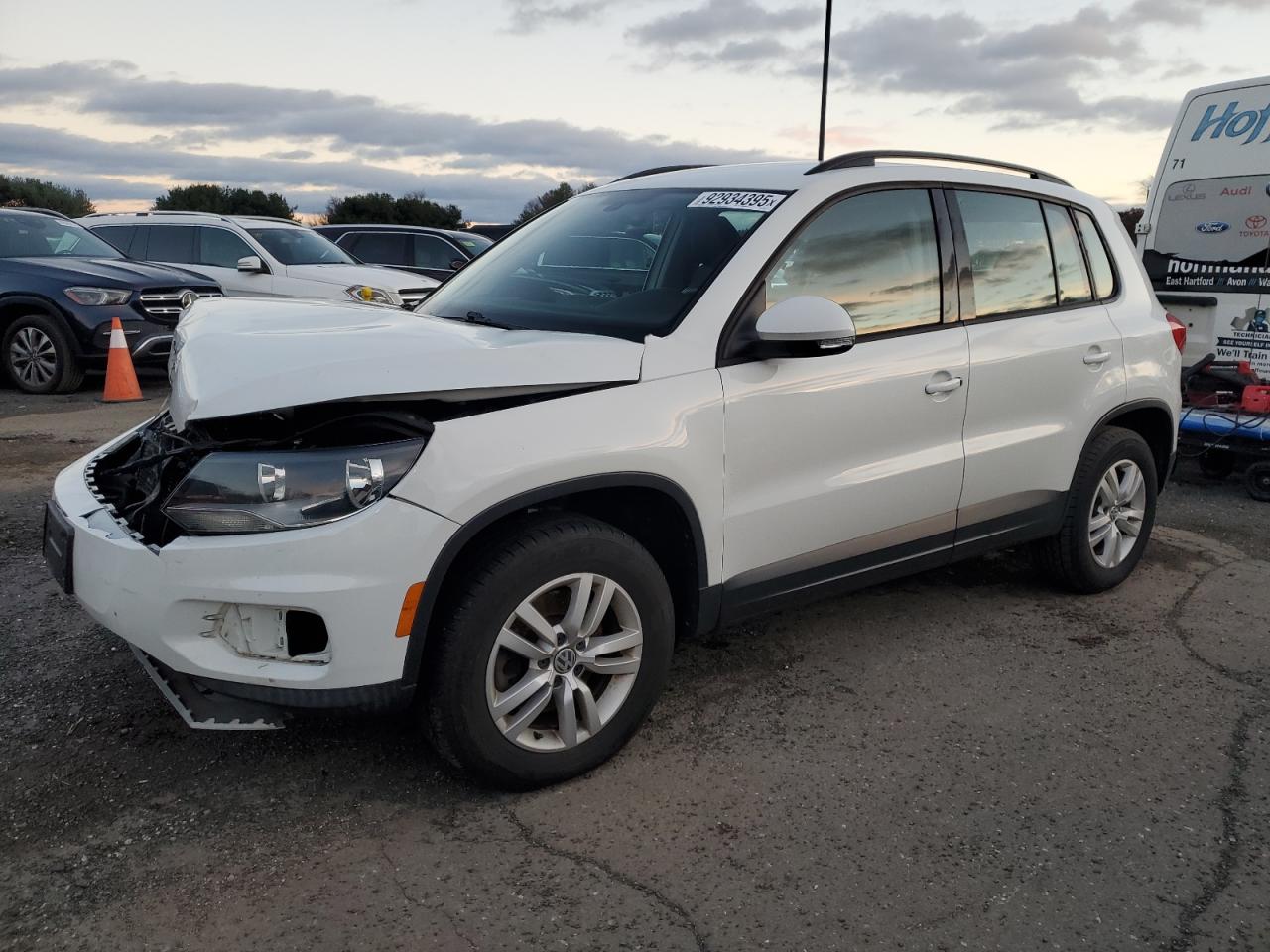 VOLKSWAGEN TIGUAN S 2016
