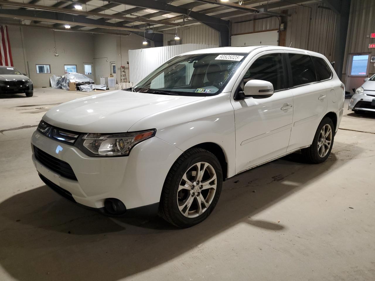 MITSUBISHI OUTLANDER 2014