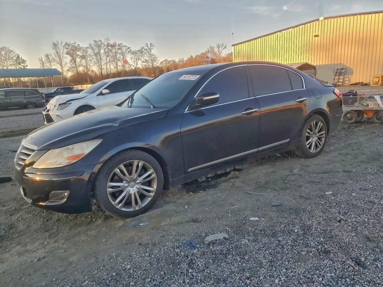 HYUNDAI GENESIS 4. 2011