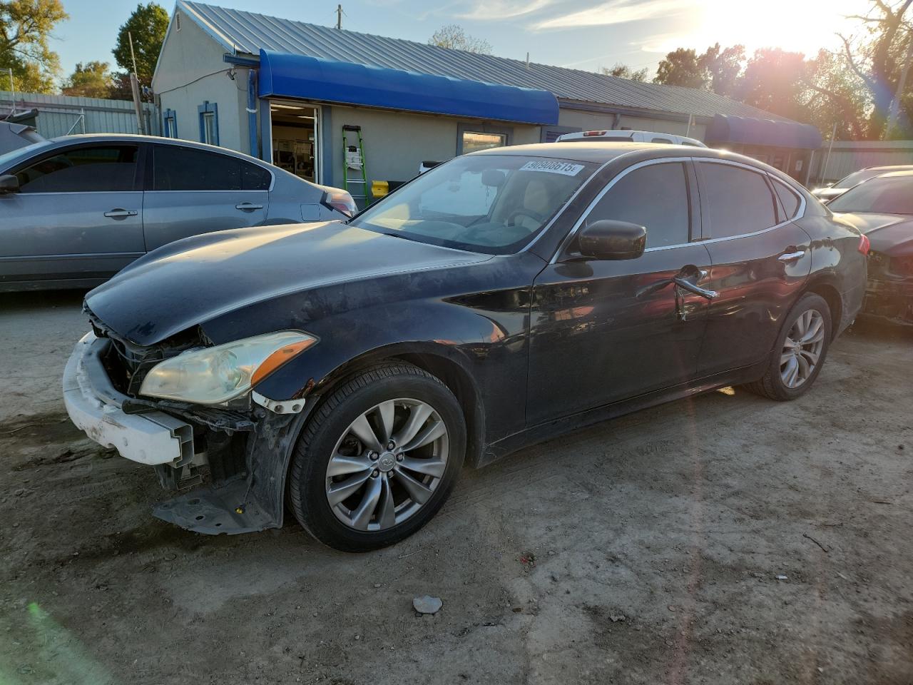 INFINITI M37 2012