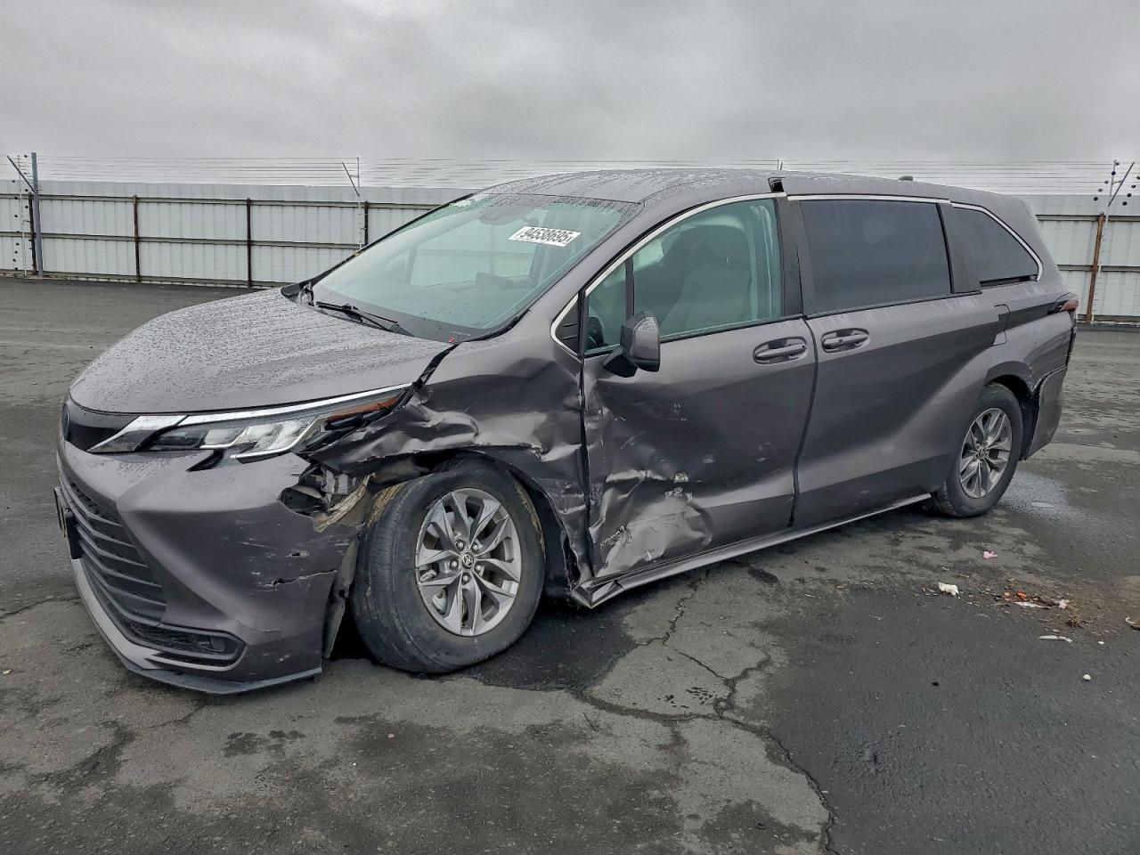 TOYOTA SIENNA LE 2021