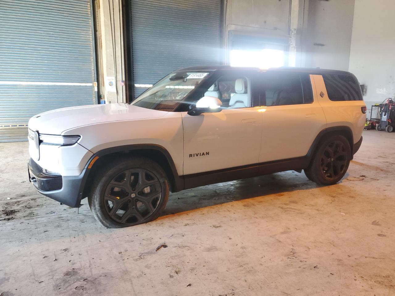 RIVIAN R1S ADVENT 2025