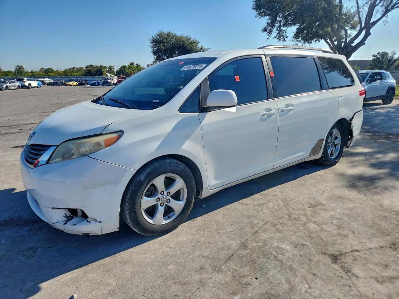 TOYOTA SIENNA 2011