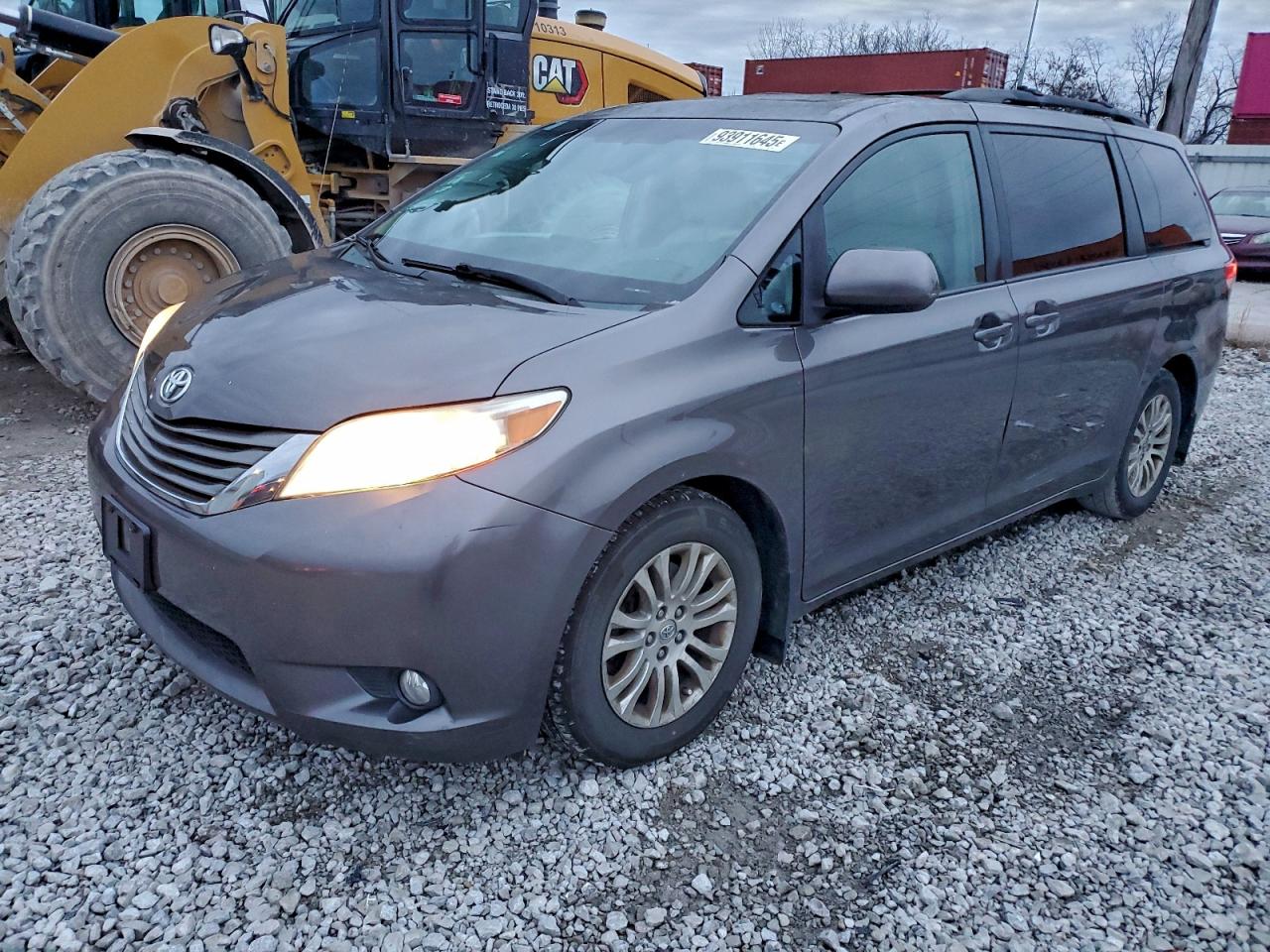 TOYOTA SIENNA XLE 2013
