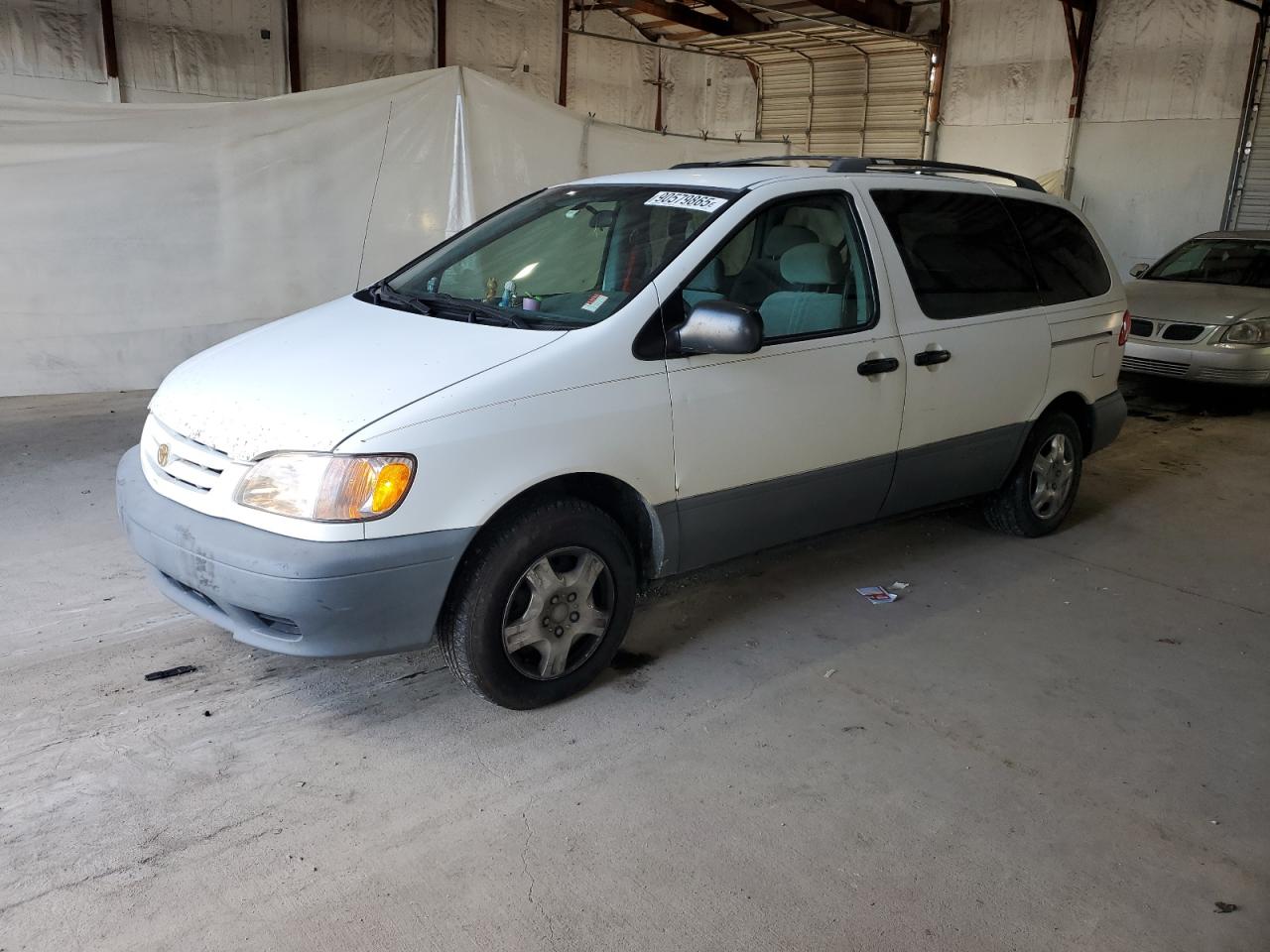 TOYOTA SIENNA LE 2001