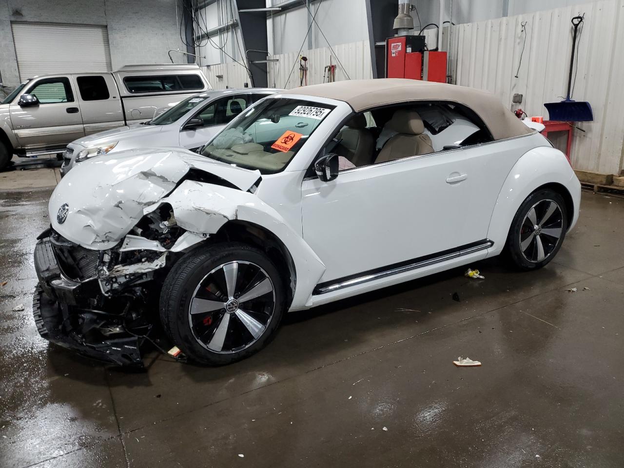 VOLKSWAGEN BEETLE R-L 2015
