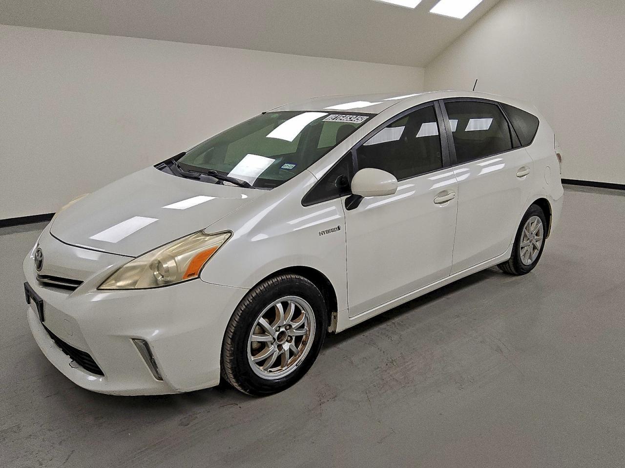 TOYOTA PRIUS V 2014