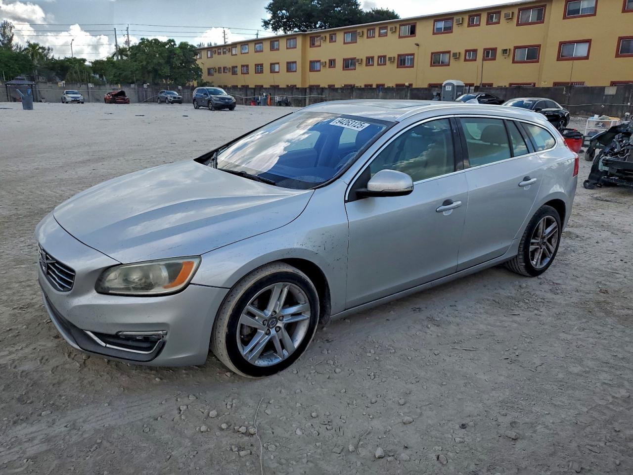 VOLVO V60 PLATIN 2015