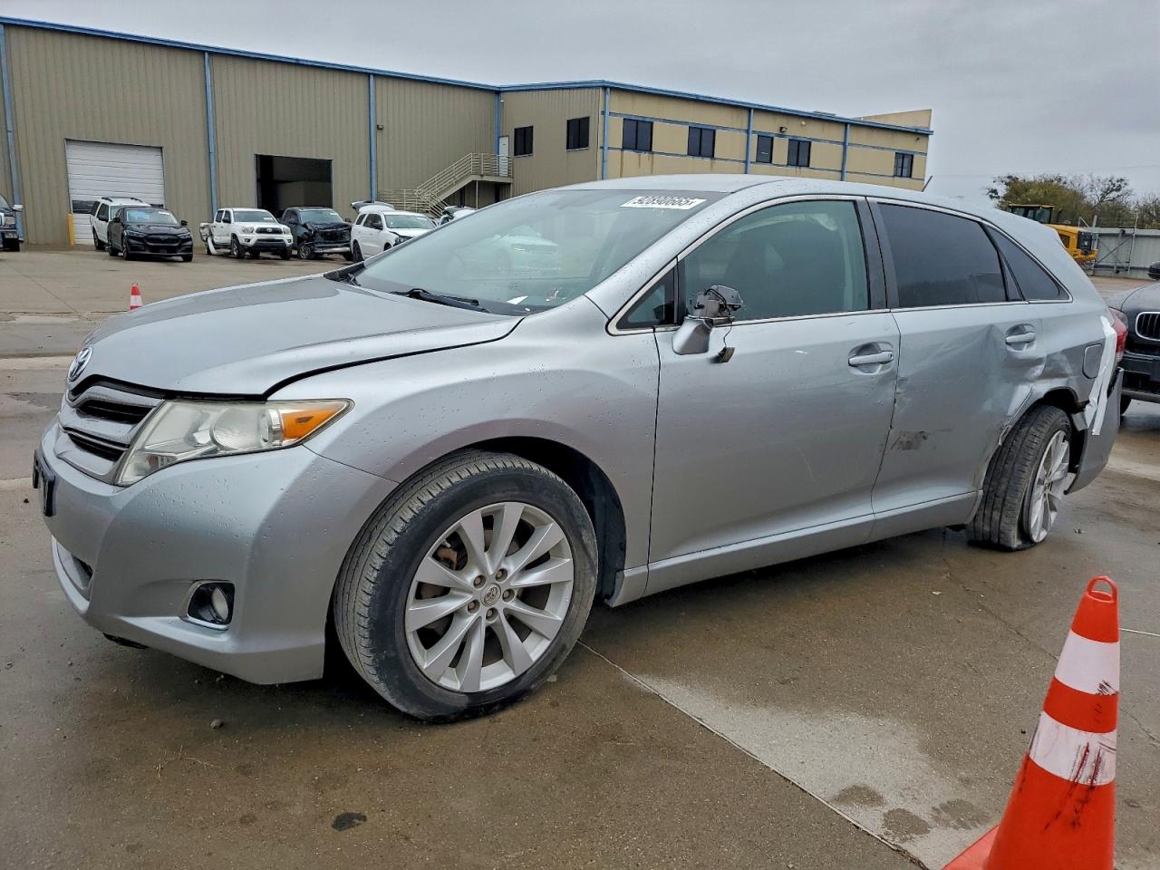 TOYOTA VENZA LE 2015