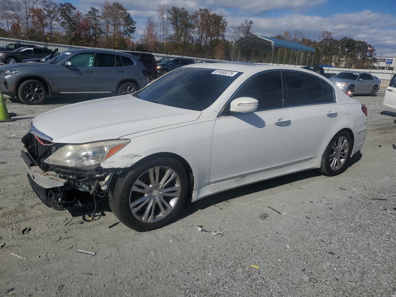 HYUNDAI GENESIS 3. 2013