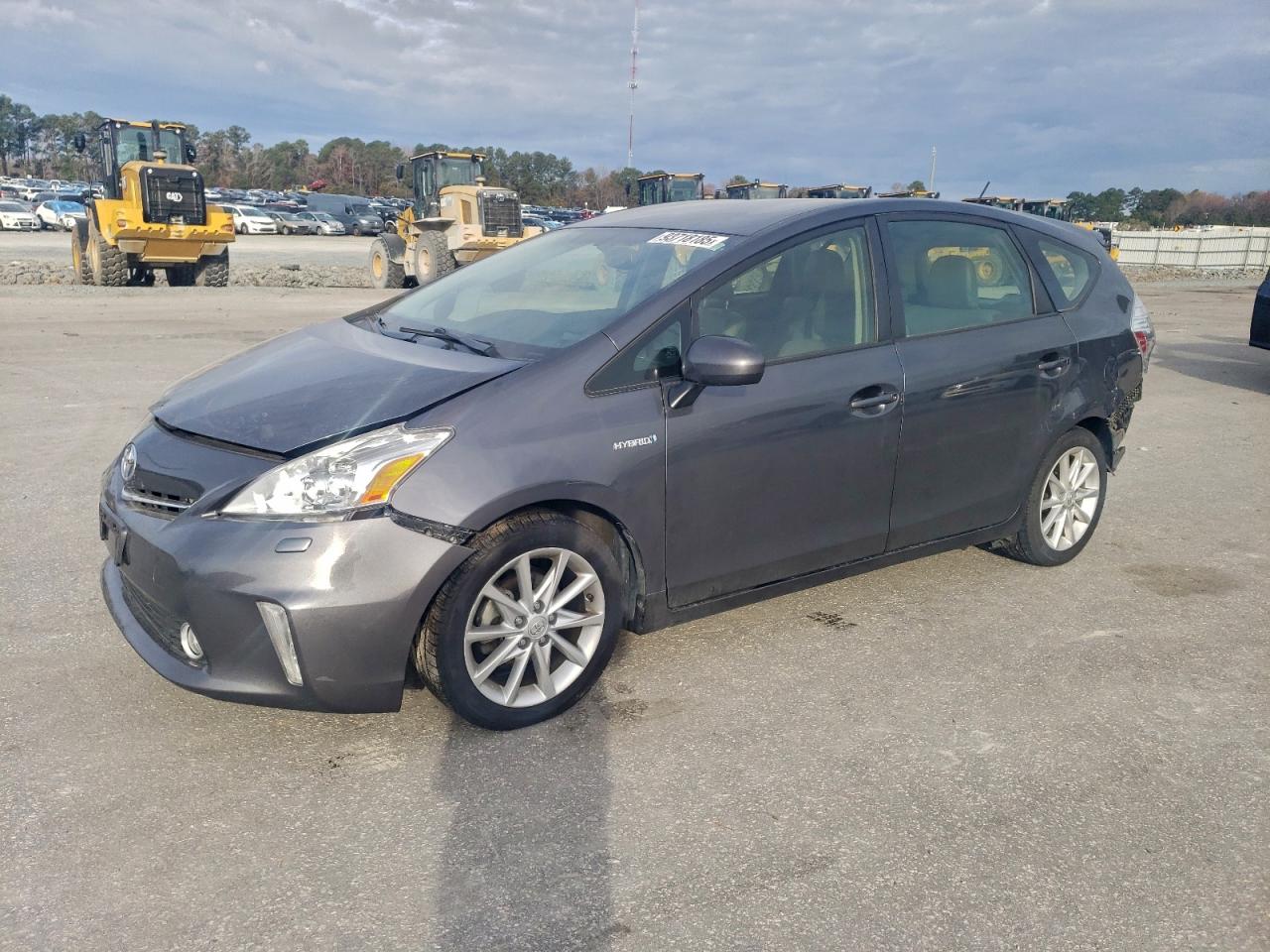 TOYOTA PRIUS V 2014