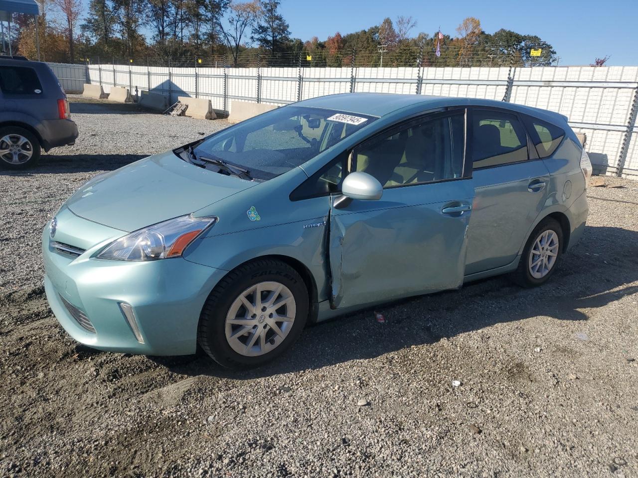 TOYOTA PRIUS V 2013