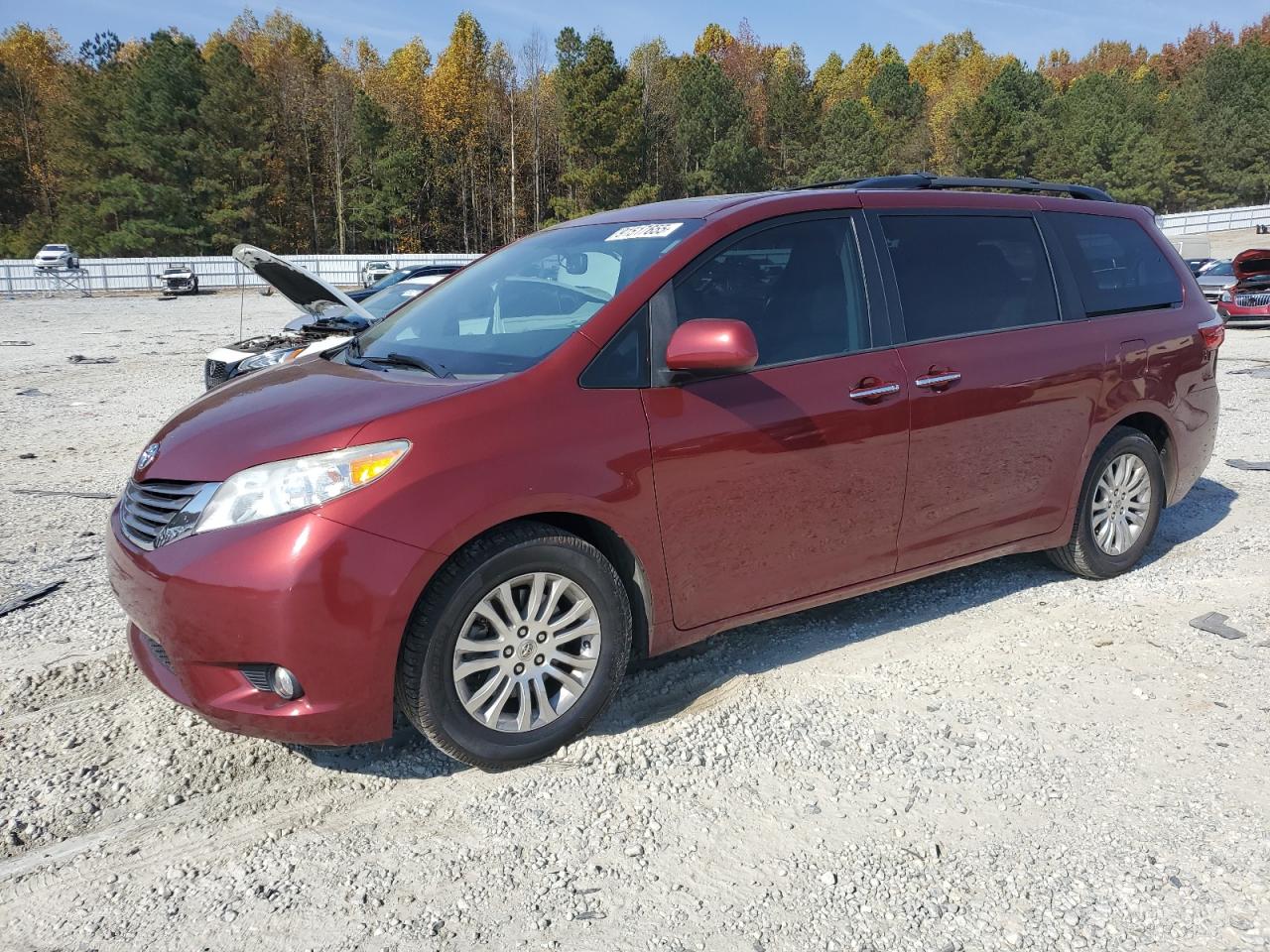 TOYOTA SIENNA XLE 2015