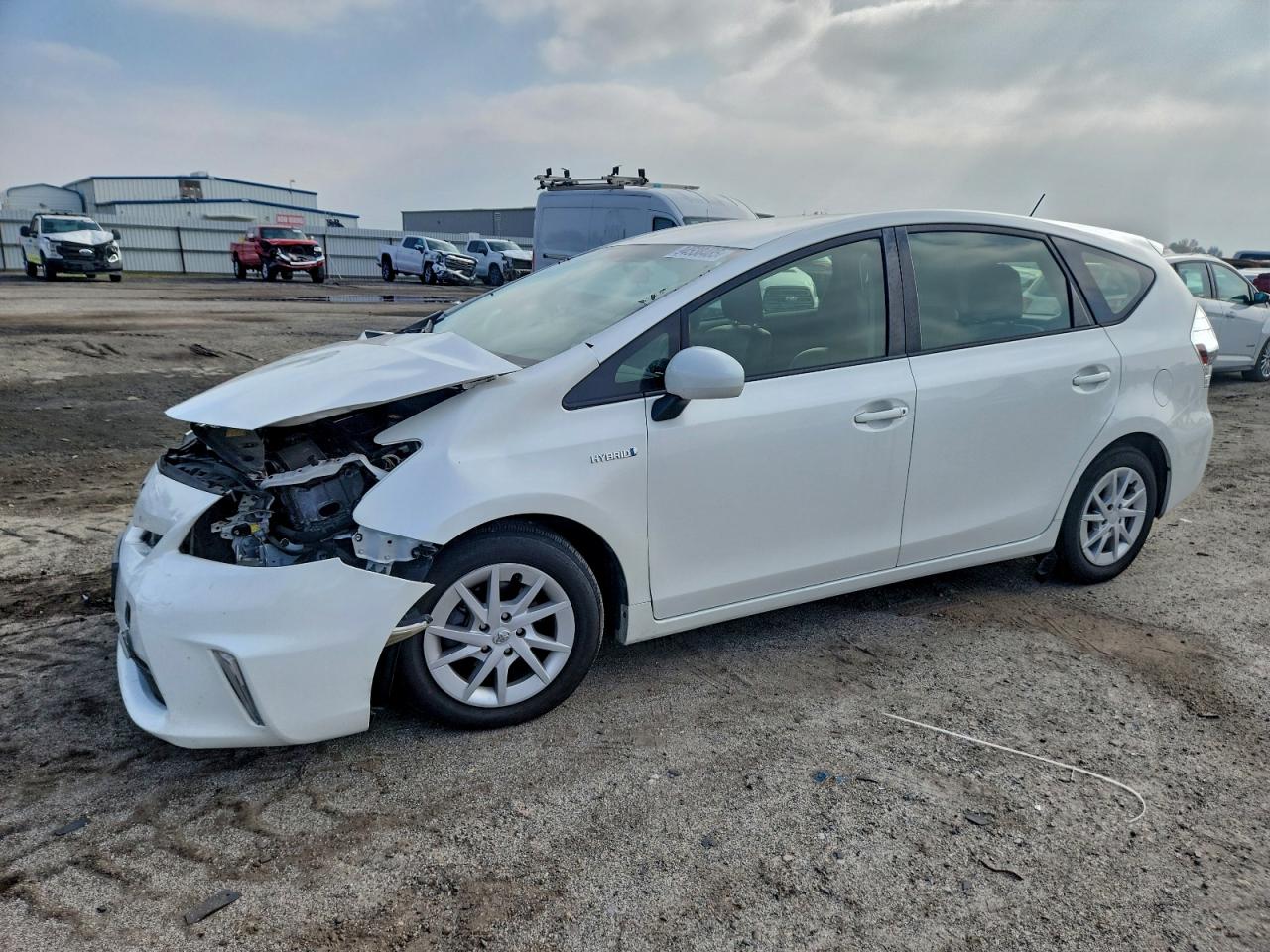 TOYOTA PRIUS V 2013