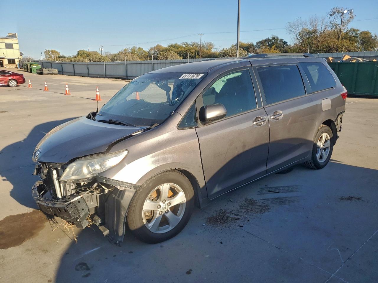 TOYOTA SIENNA LE 2016