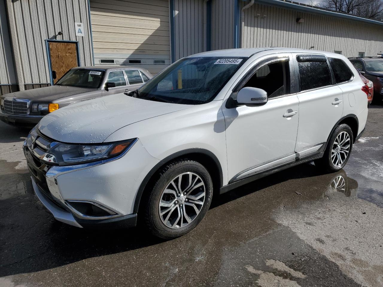 MITSUBISHI OUTLANDER 2016