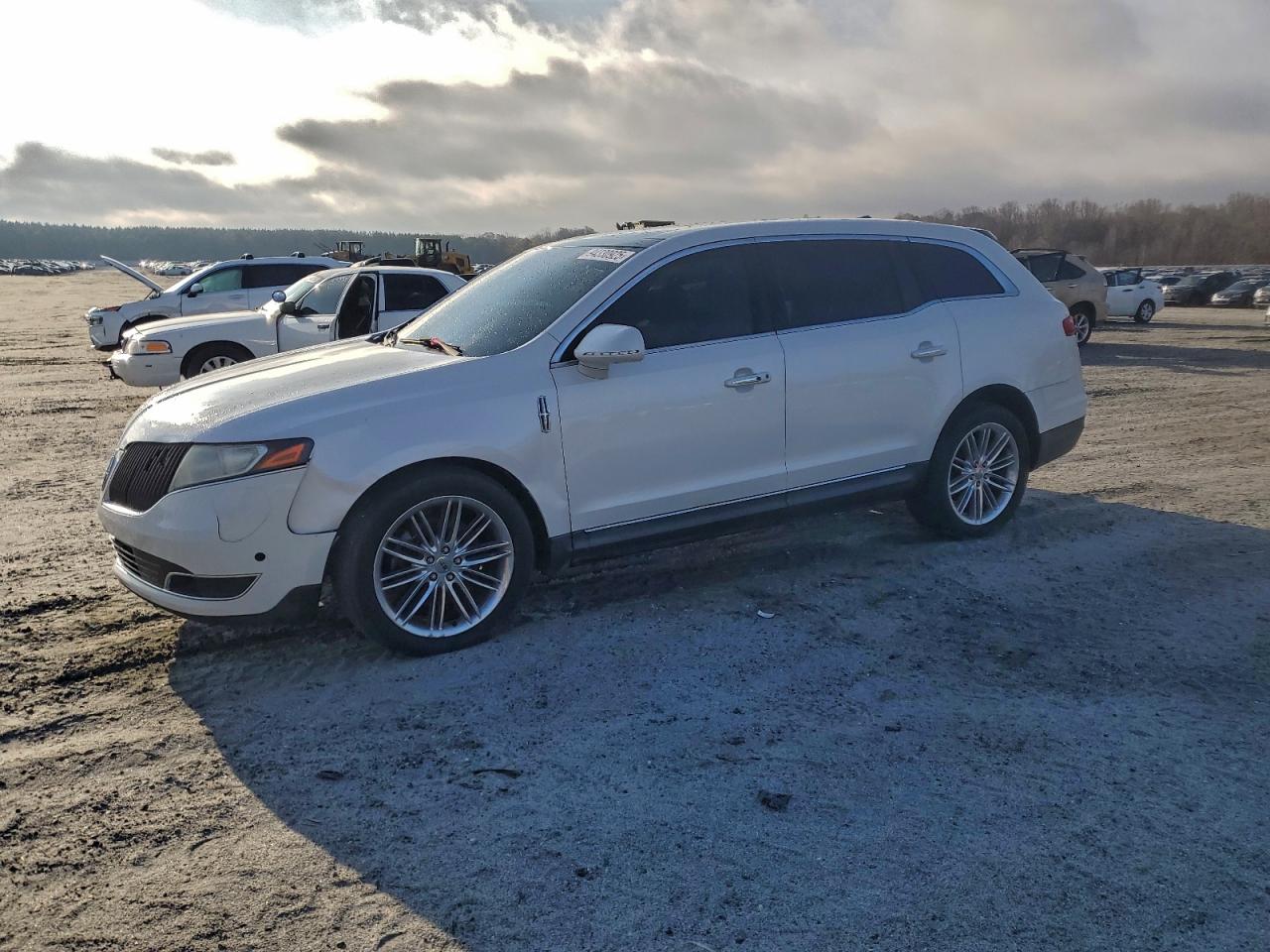 LINCOLN MKT 2014