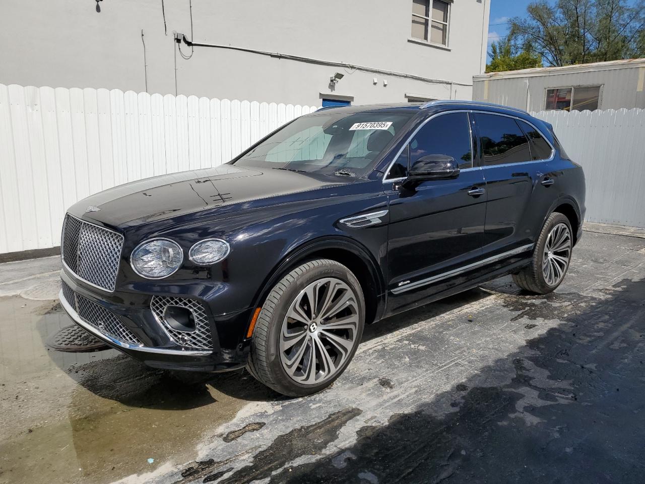 BENTLEY BENTAYGA 2023