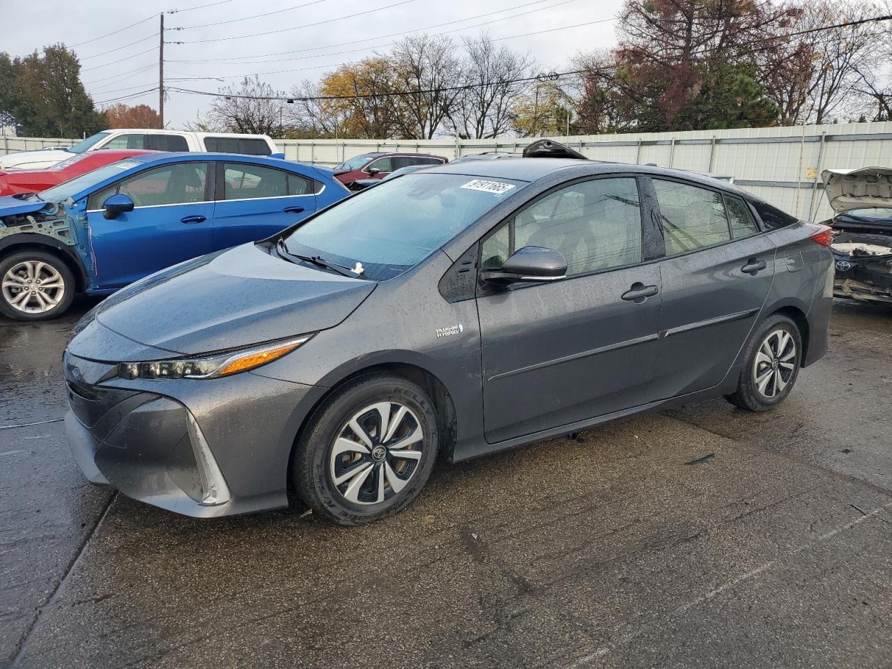 TOYOTA PRIUS PRIM 2017