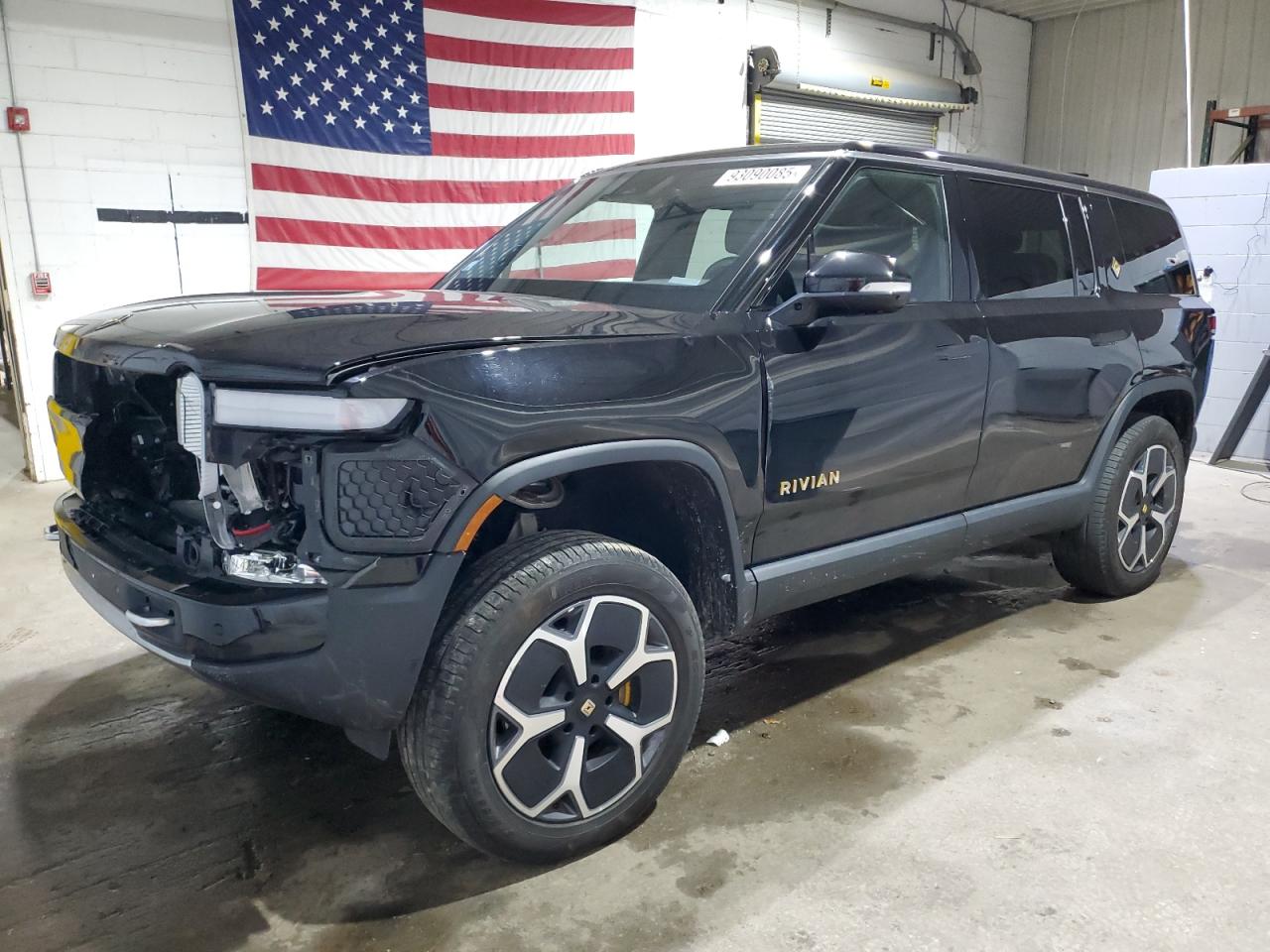 RIVIAN R1S 2023