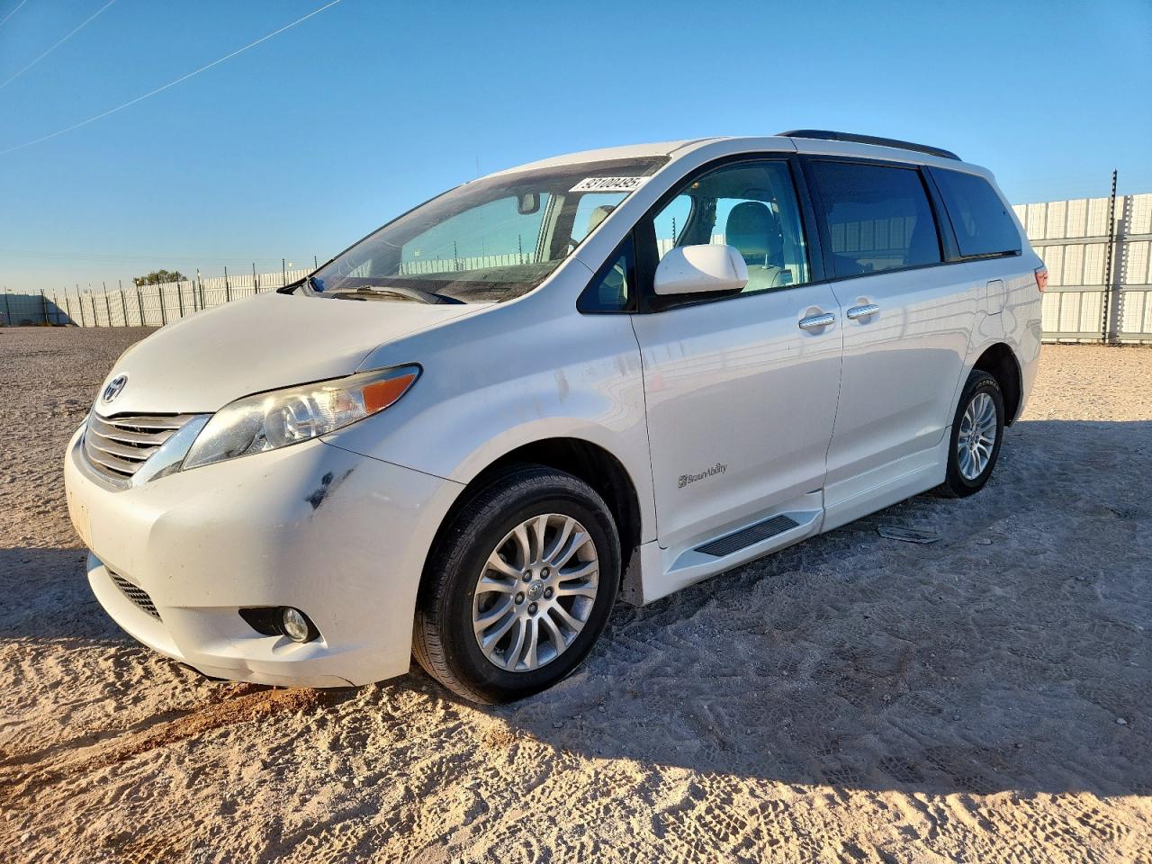 TOYOTA SIENNA XLE 2015