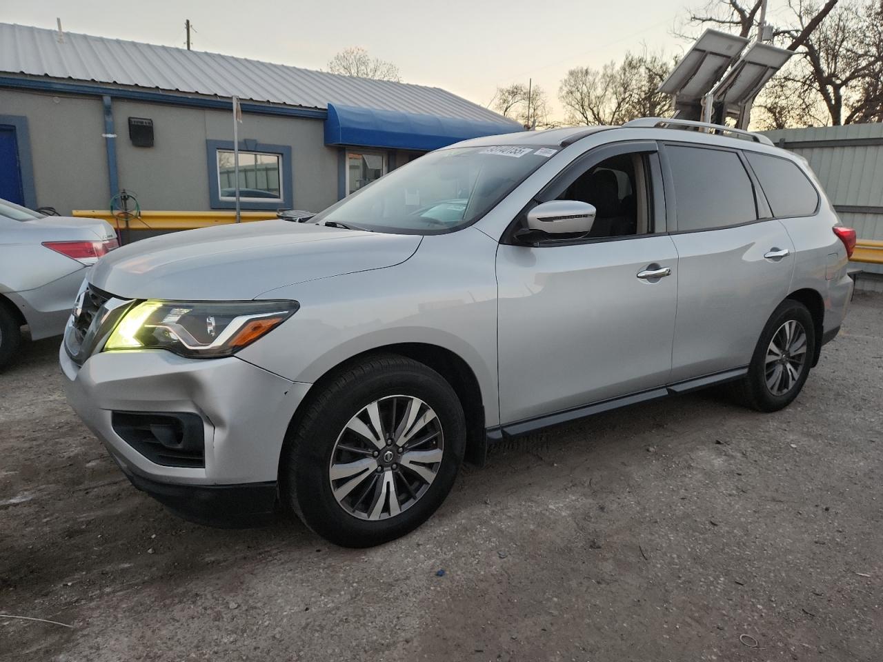 NISSAN PATHFINDER 2017