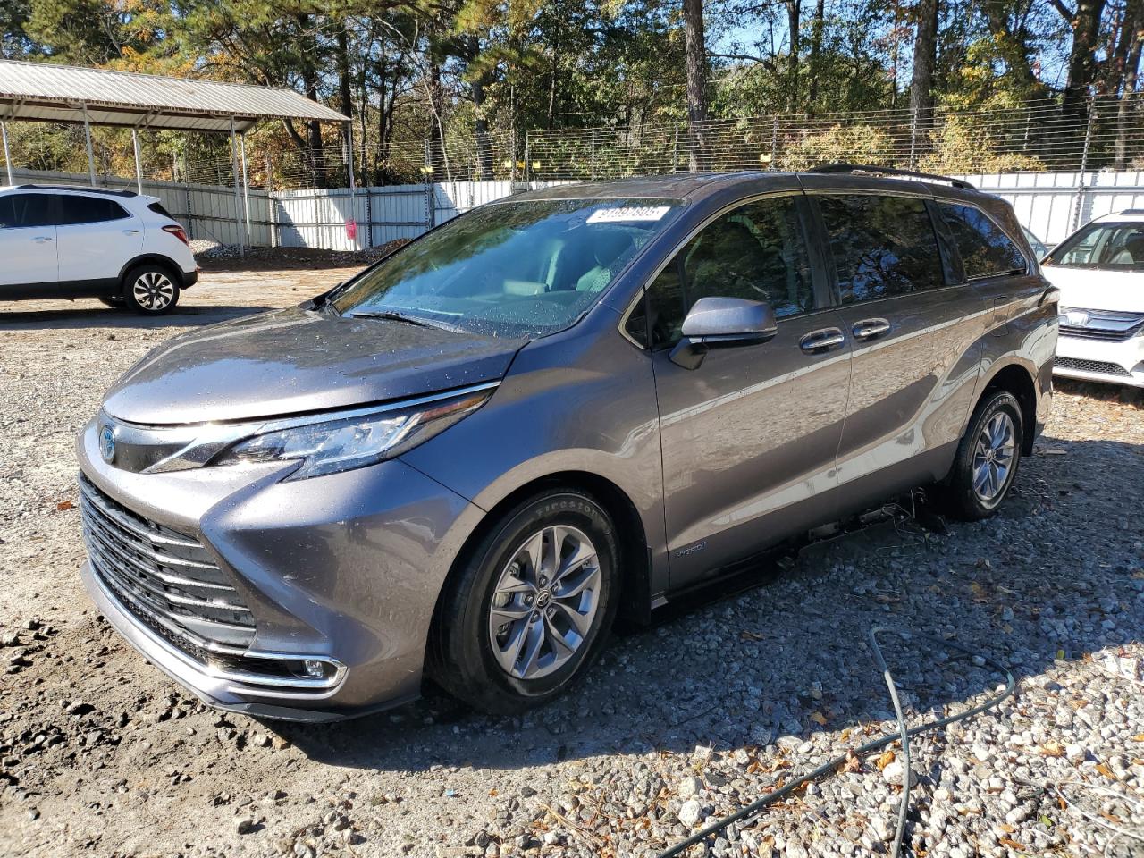 TOYOTA SIENNA XLE 2021