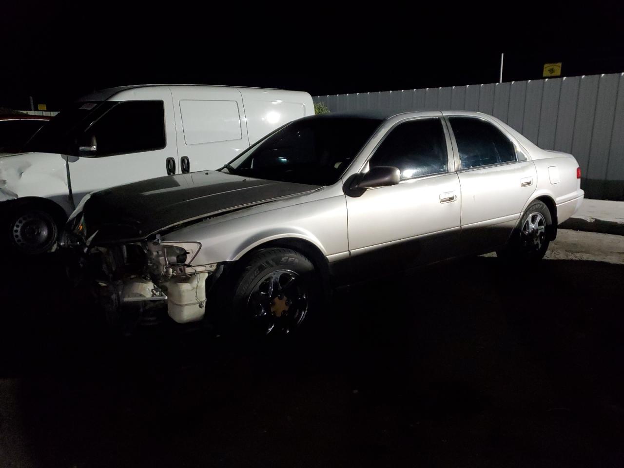 TOYOTA CAMRY LE 2001