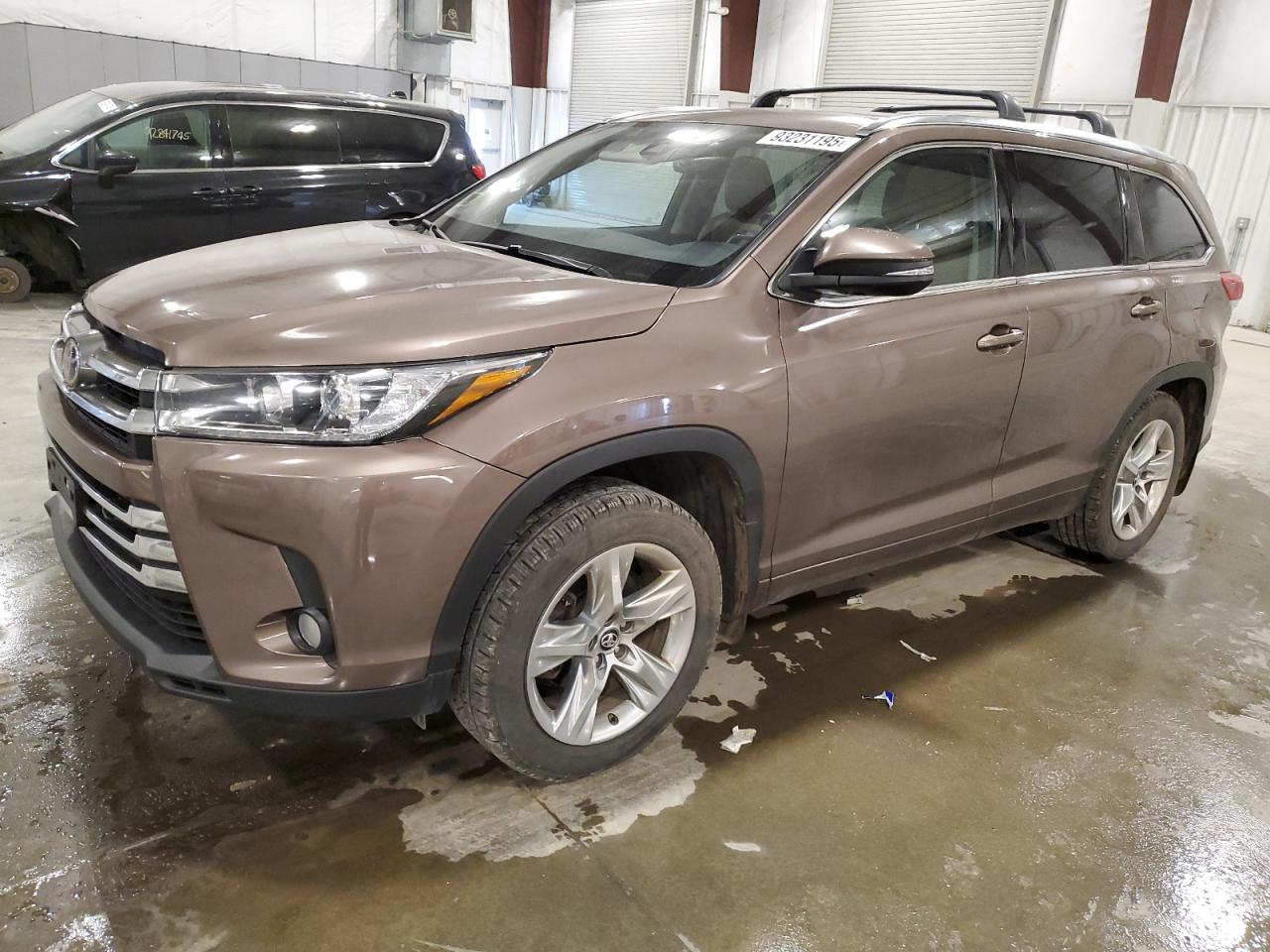TOYOTA HIGHLANDER 2017