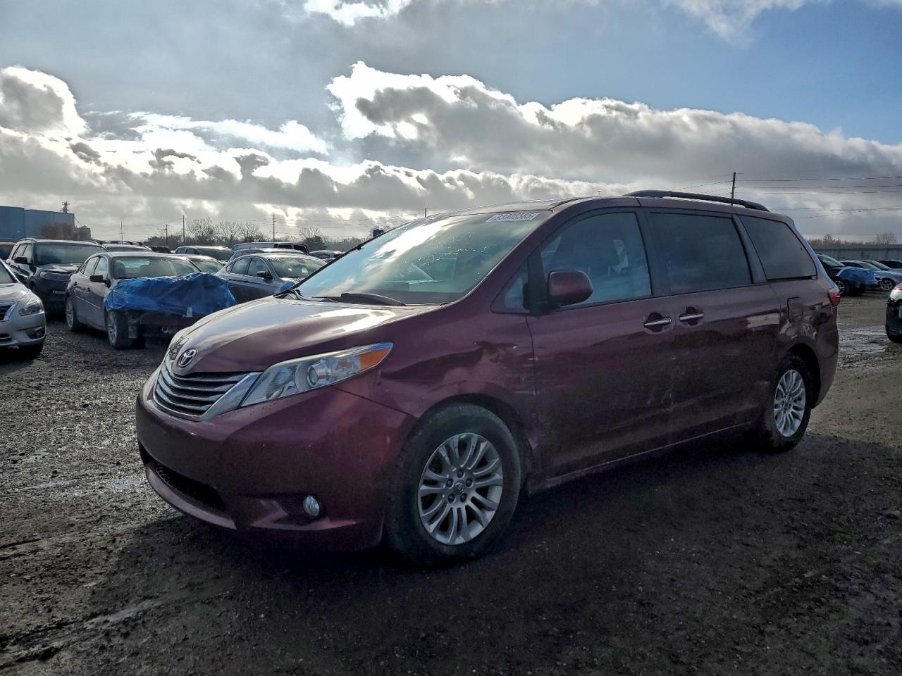 TOYOTA SIENNA XLE 2015