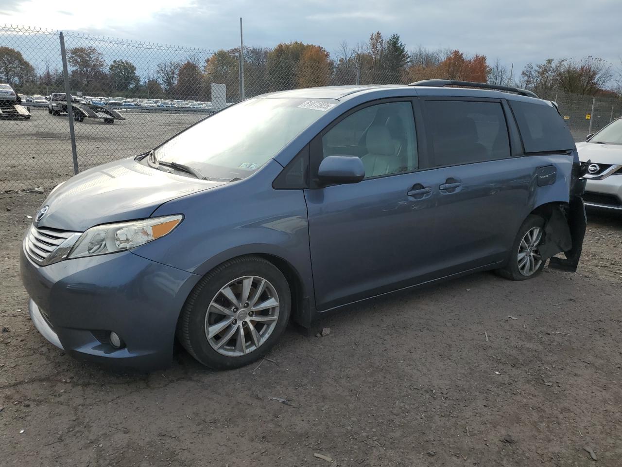 TOYOTA SIENNA 2014