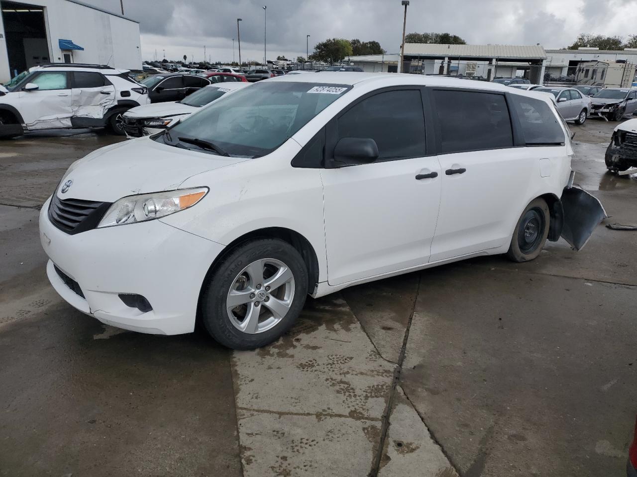 TOYOTA SIENNA 2016