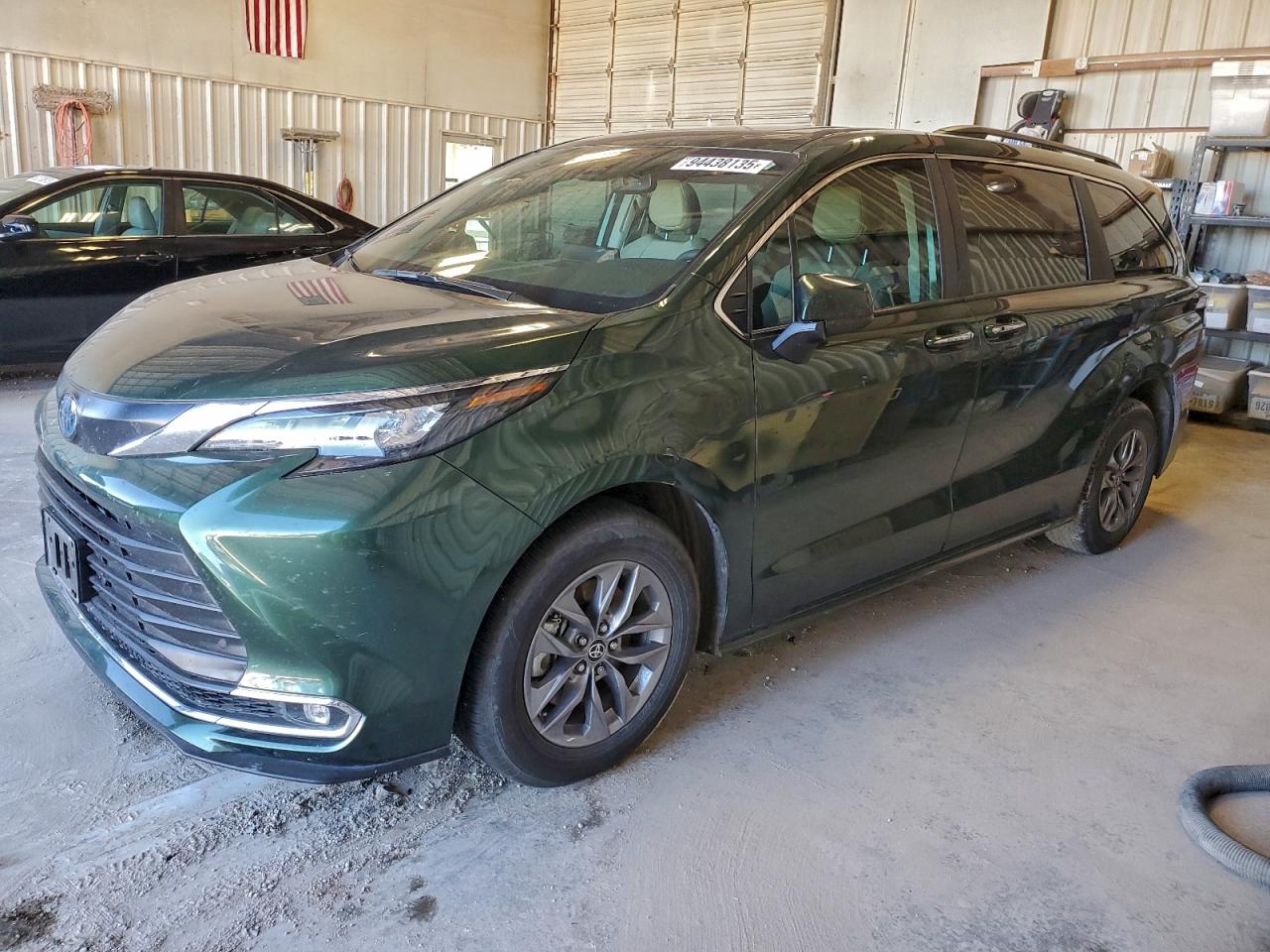 TOYOTA SIENNA XLE 2024