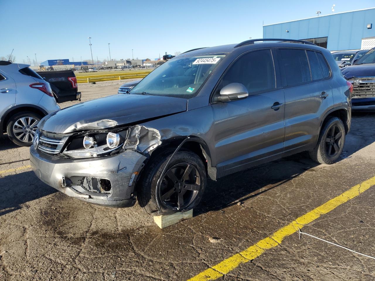 VOLKSWAGEN TIGUAN 2016