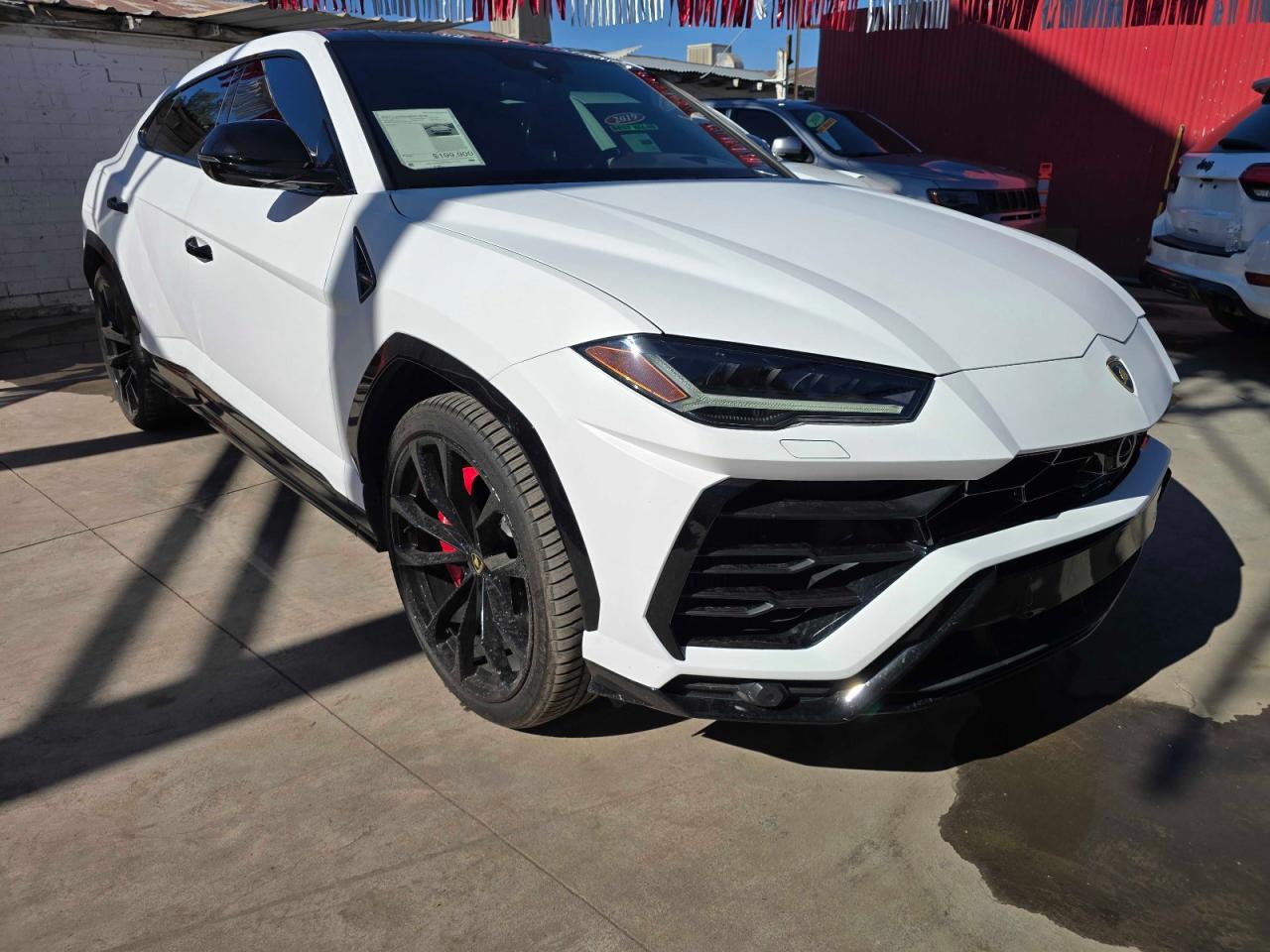 LAMBORGHINI URUS 2021