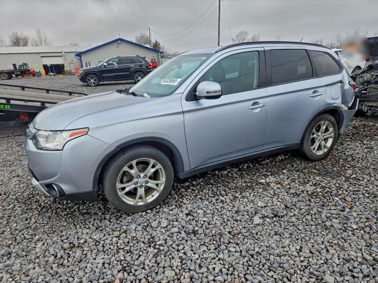 MITSUBISHI OUTLANDER 2015