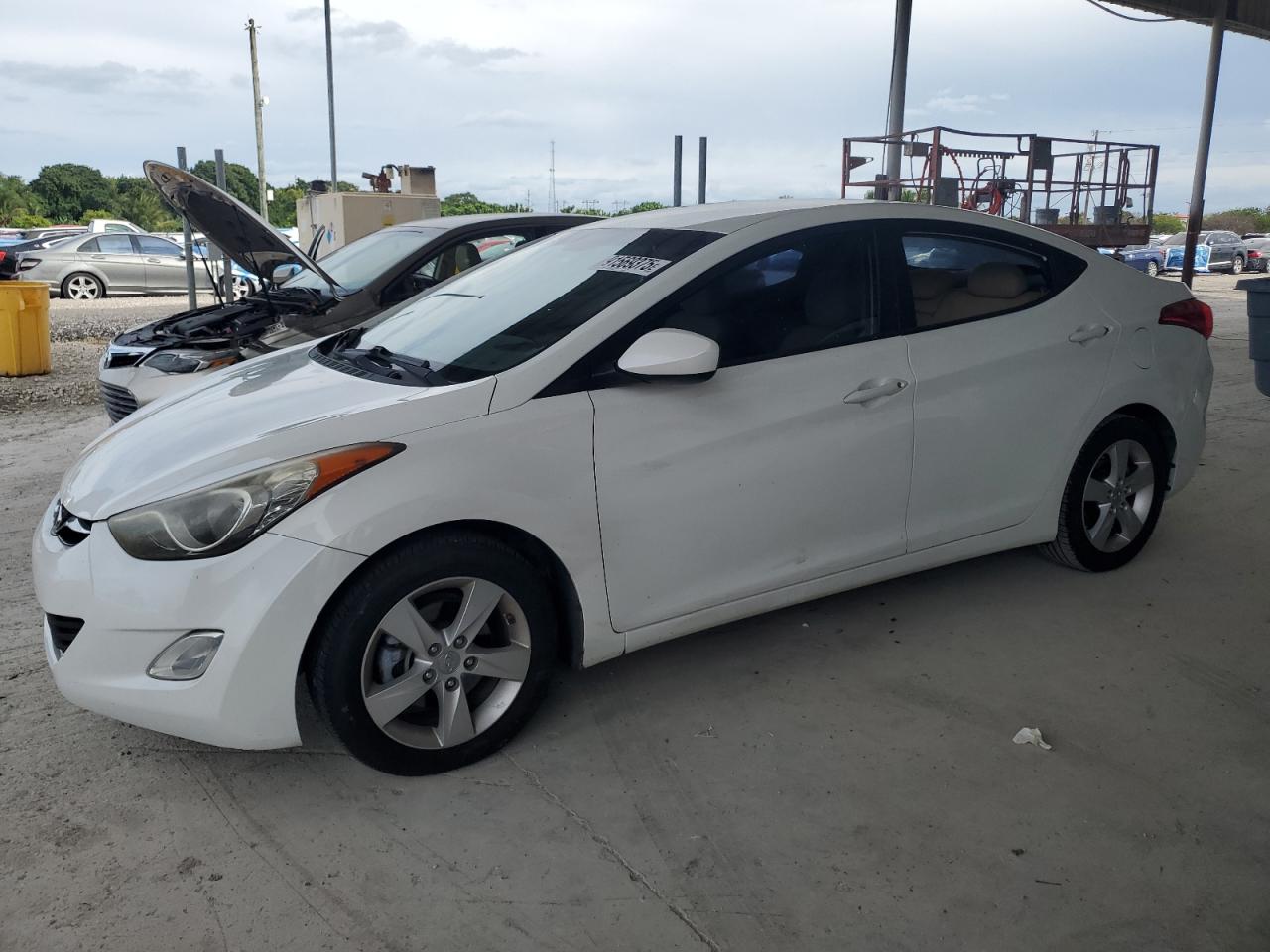 HYUNDAI ELANTRA GL 2013