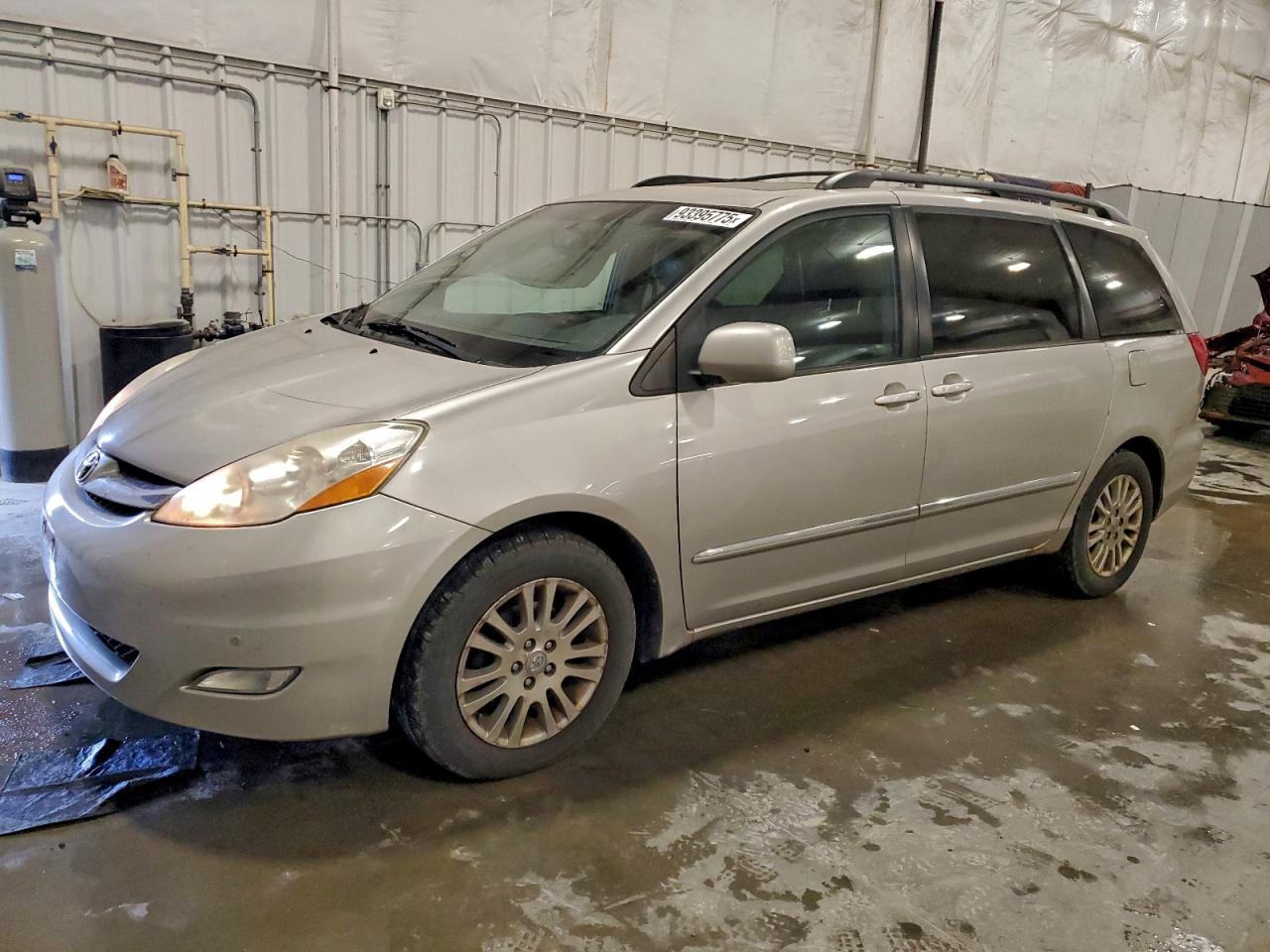 TOYOTA SIENNA XLE 2010