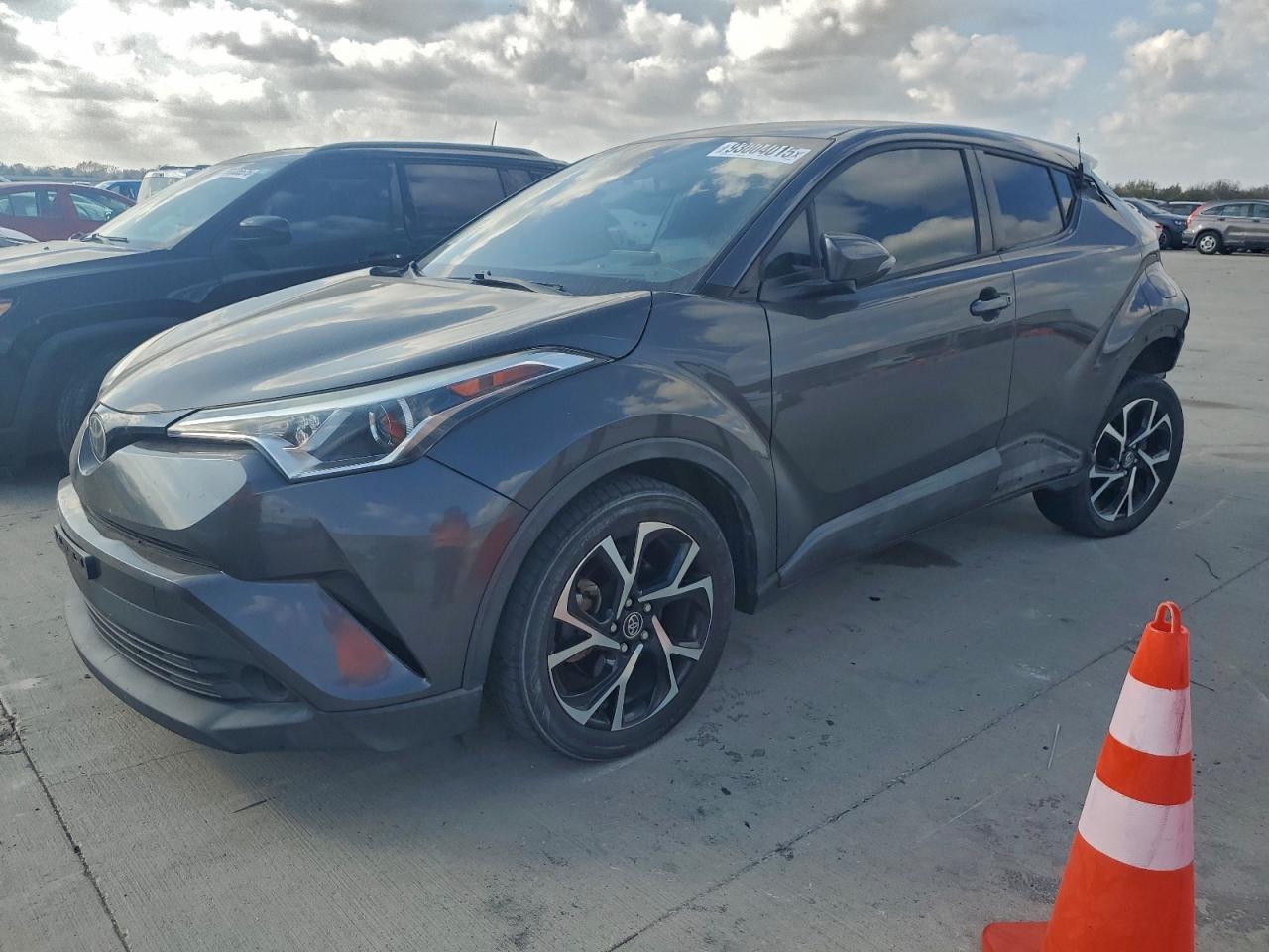 TOYOTA C-HR XLE 2018