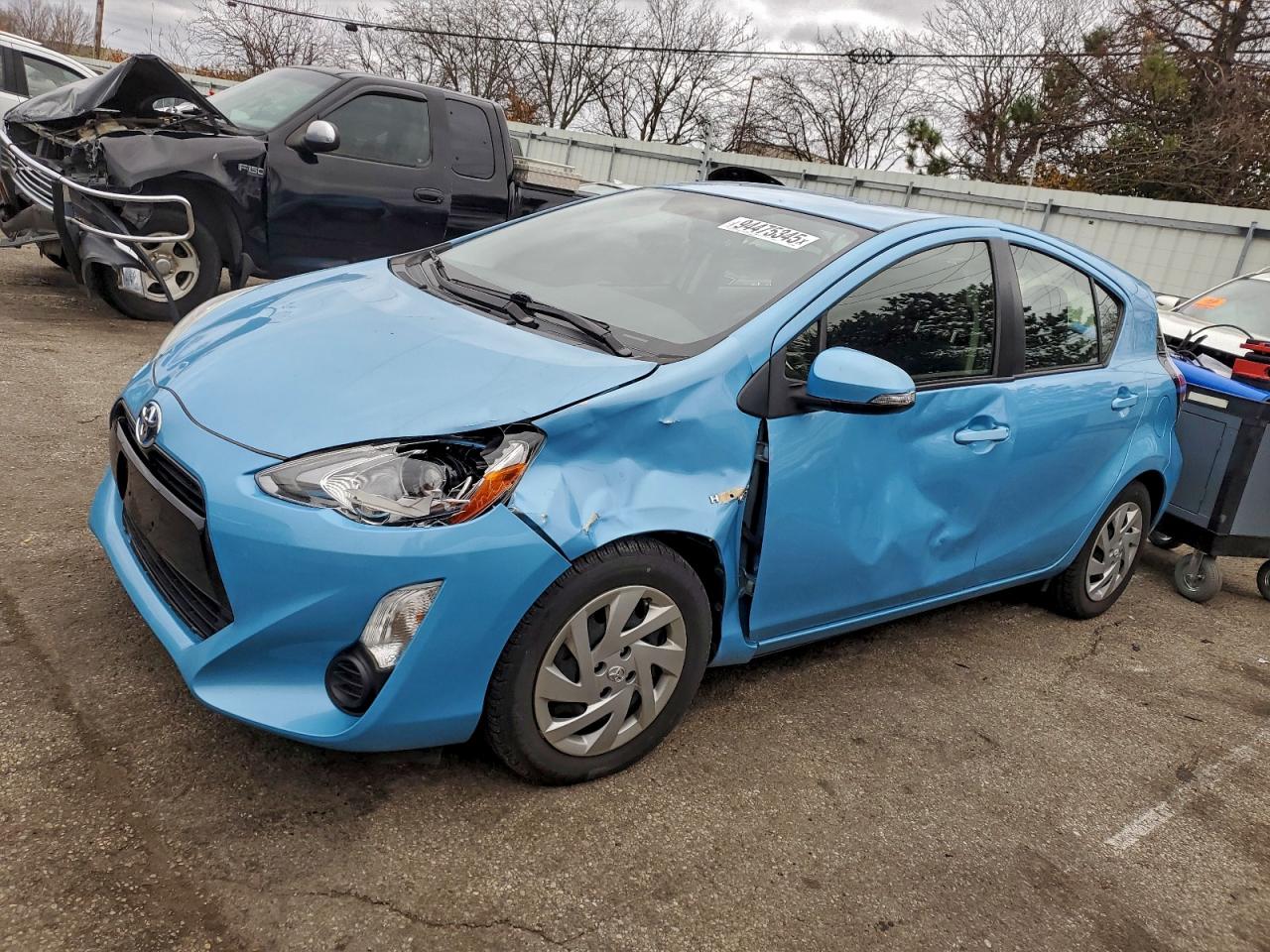 TOYOTA PRIUS C 2015