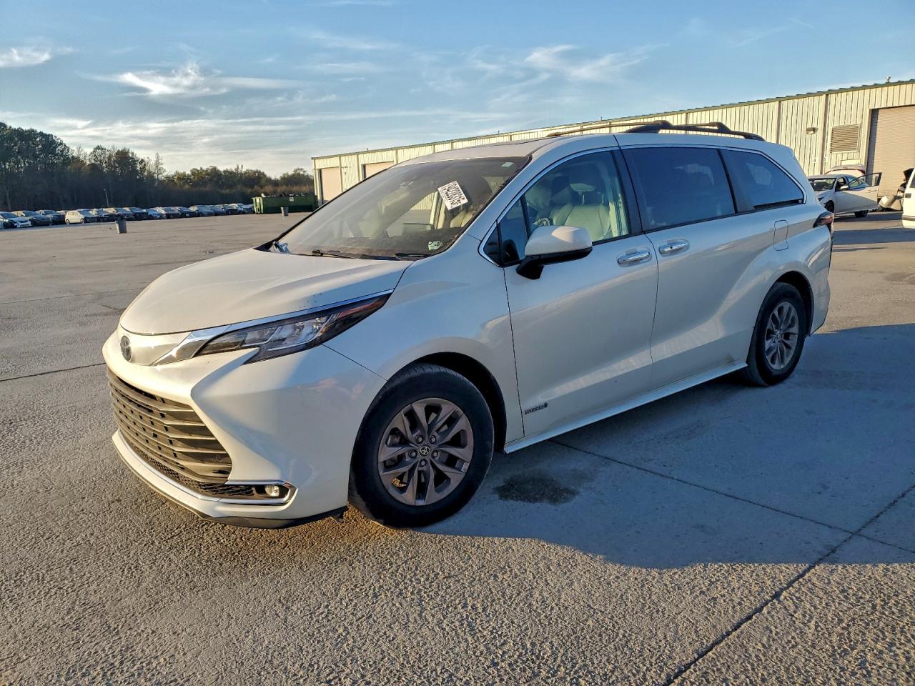 TOYOTA SIENNA XLE 2021