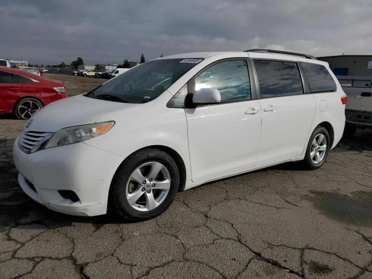 TOYOTA SIENNA LE 2016