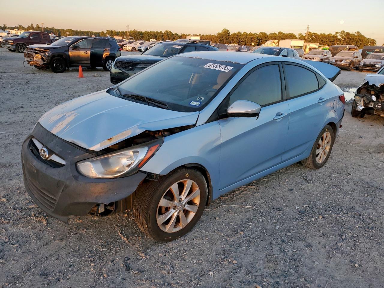 HYUNDAI ACCENT 2012
