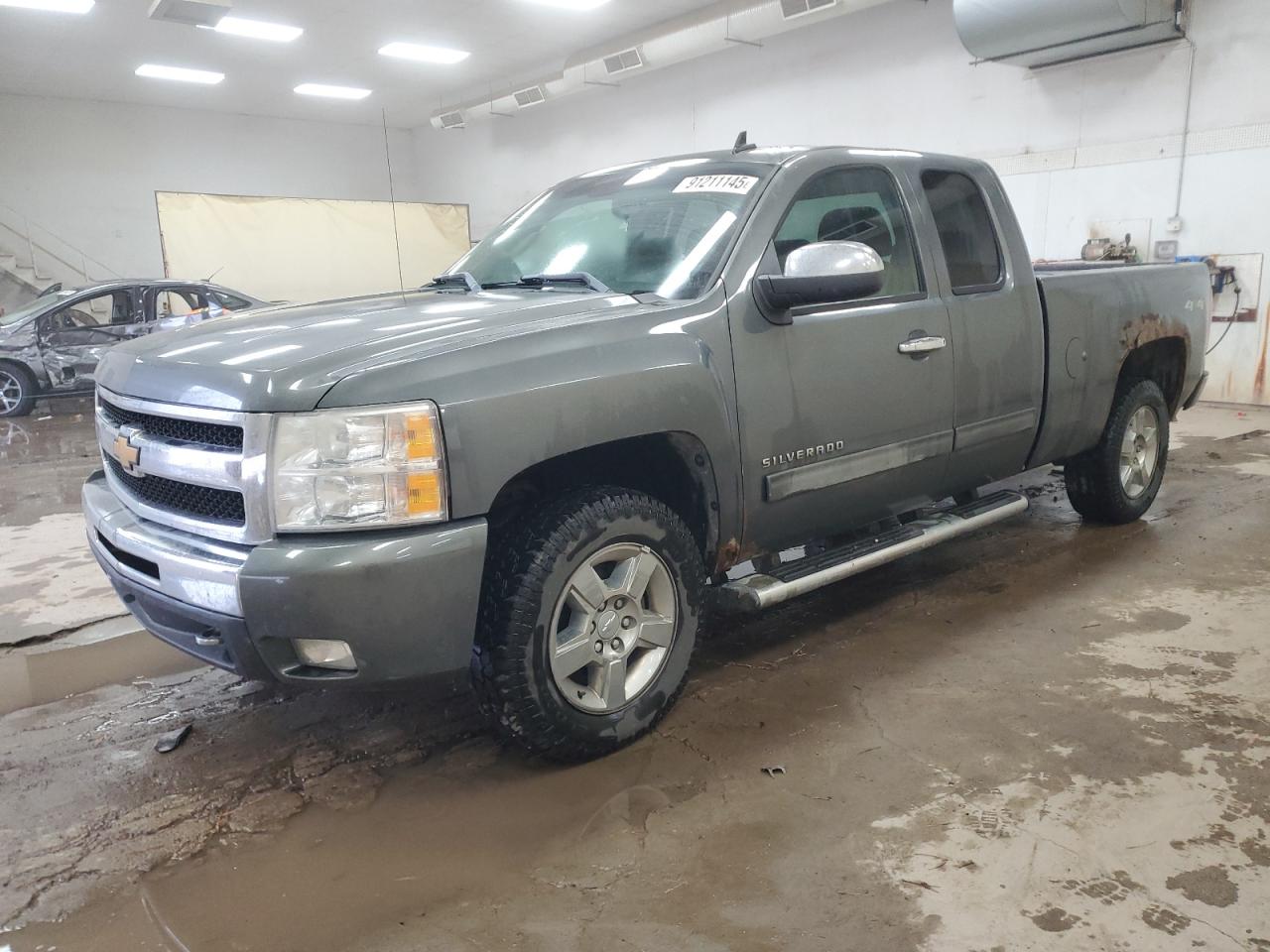 CHEVROLET SILVERADO 2011