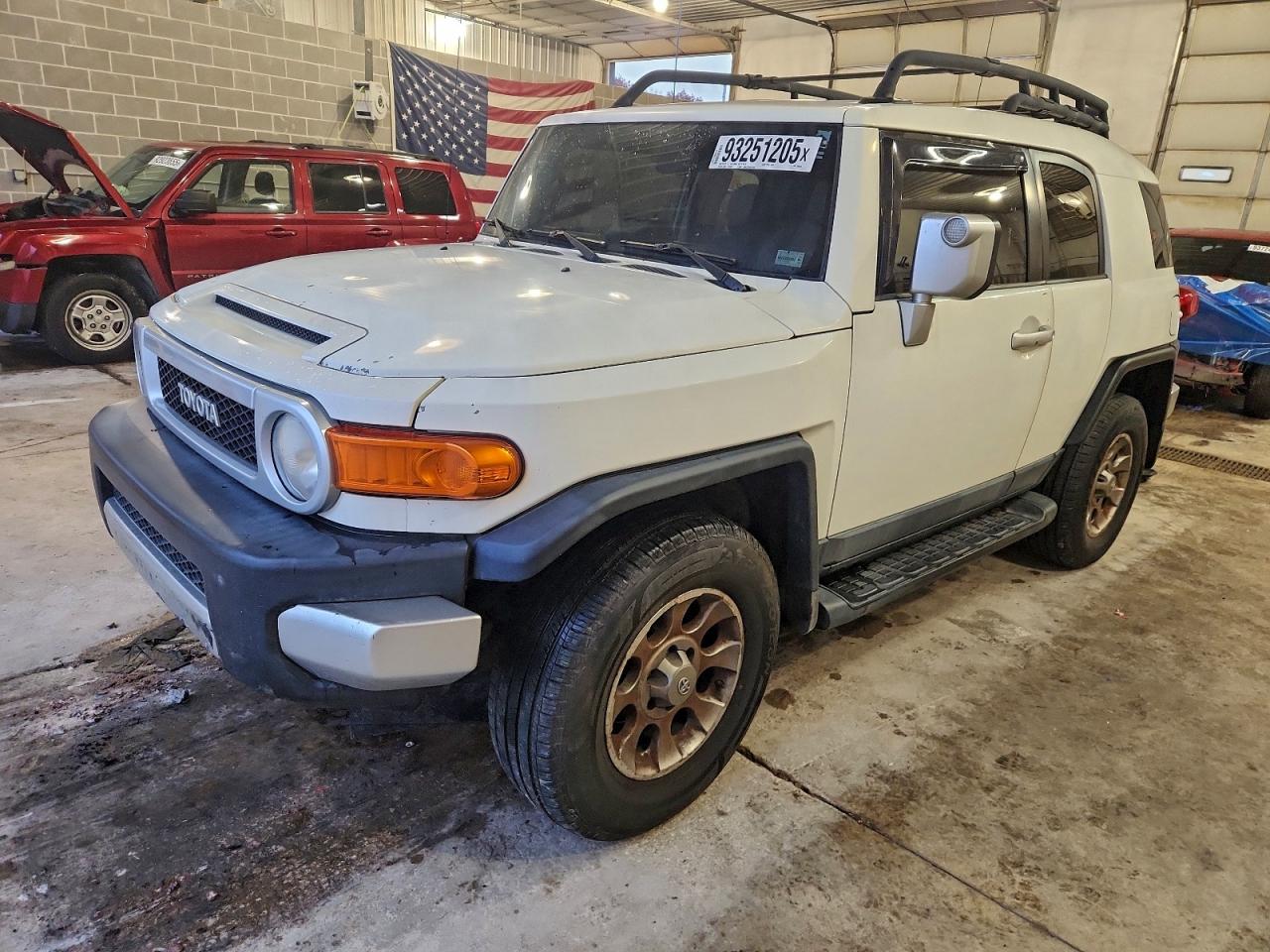 TOYOTA FJ CRUISER 2011